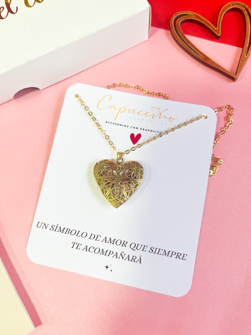 Cadena relicario de amor tallado